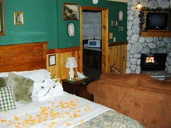 Cathy'S Cottages ビッグ・ベアー・レイク エクステリア 写真